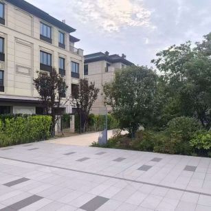 乌兰察布 芝麻白与芝麻白搭配铺装，尺寸1200*600