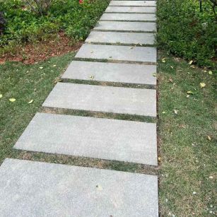 乌兰察布 芝麻黑小区踏步、汀步石铺装效果