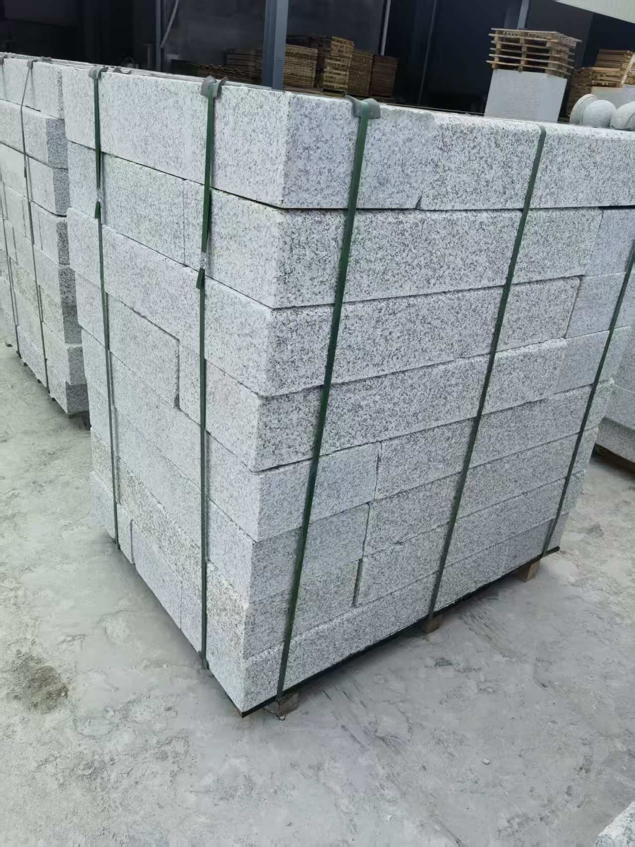 乌兰察布 芙蓉白火烧两面路沿石