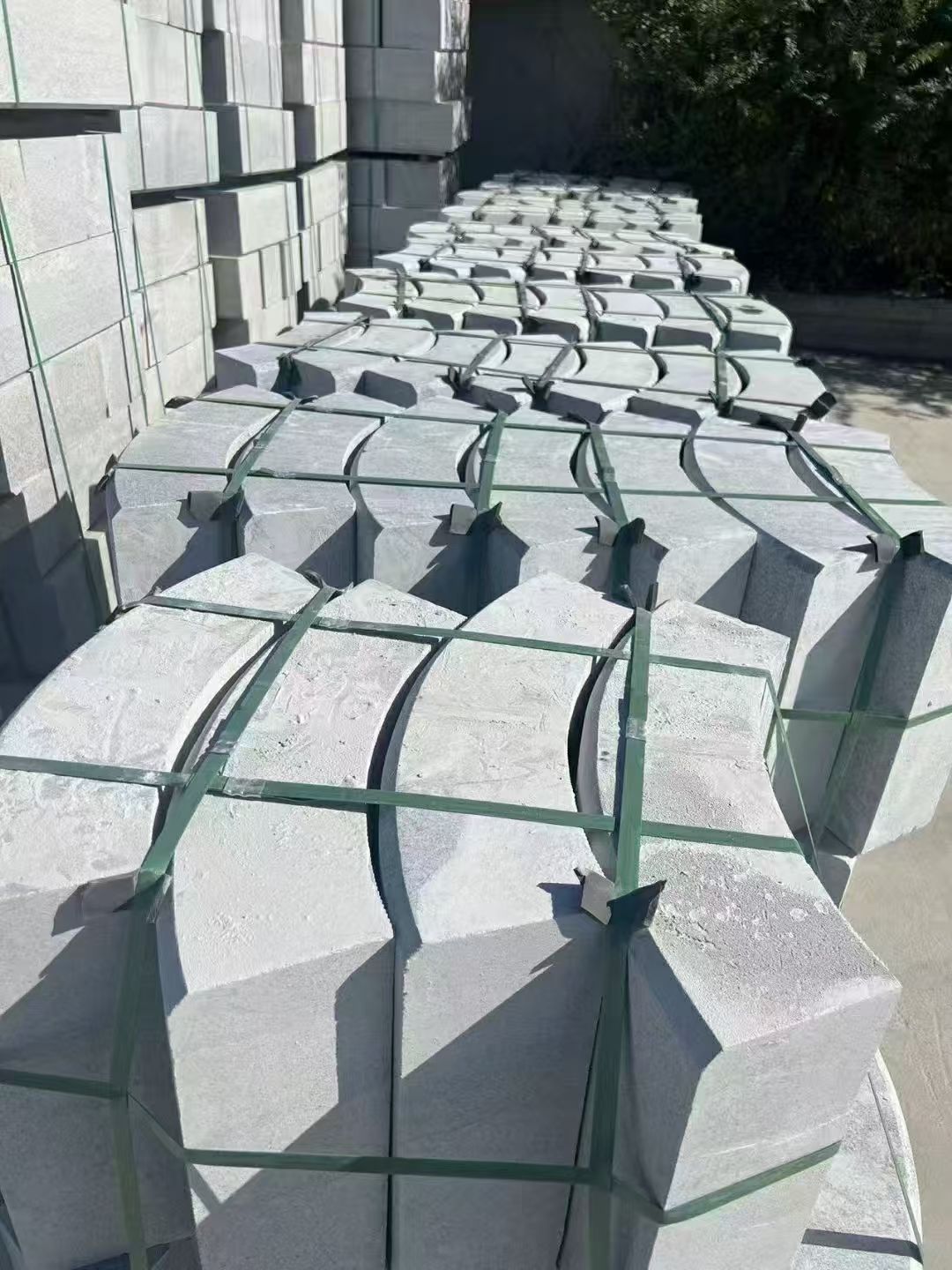 乌兰察布 芝麻灰弧形路沿石