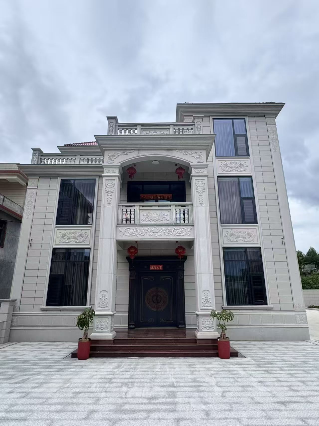 乌兰察布 芝麻白石材别墅干挂案例展示