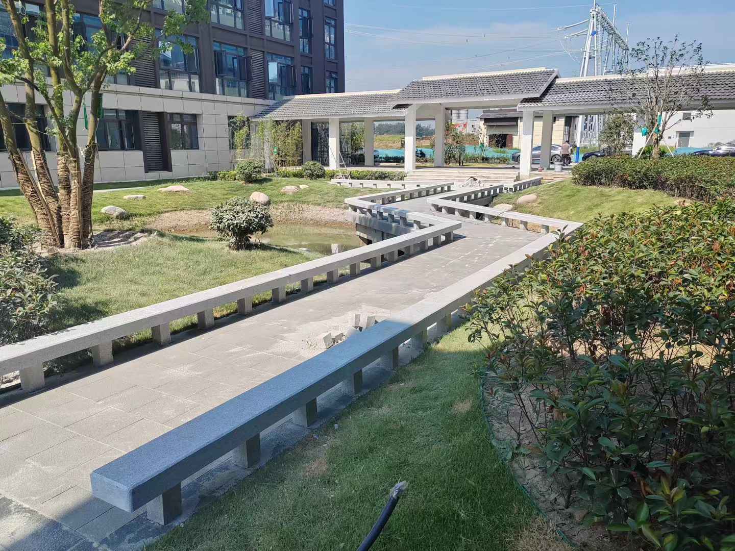 乌兰察布 芝麻灰小区坐凳&栏杆安装效果