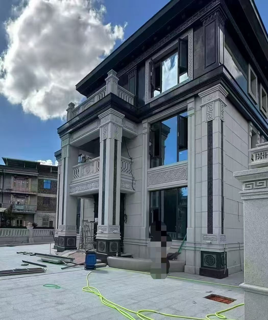 乌兰察布 别墅干挂，芝麻白与芝麻黑完美配合