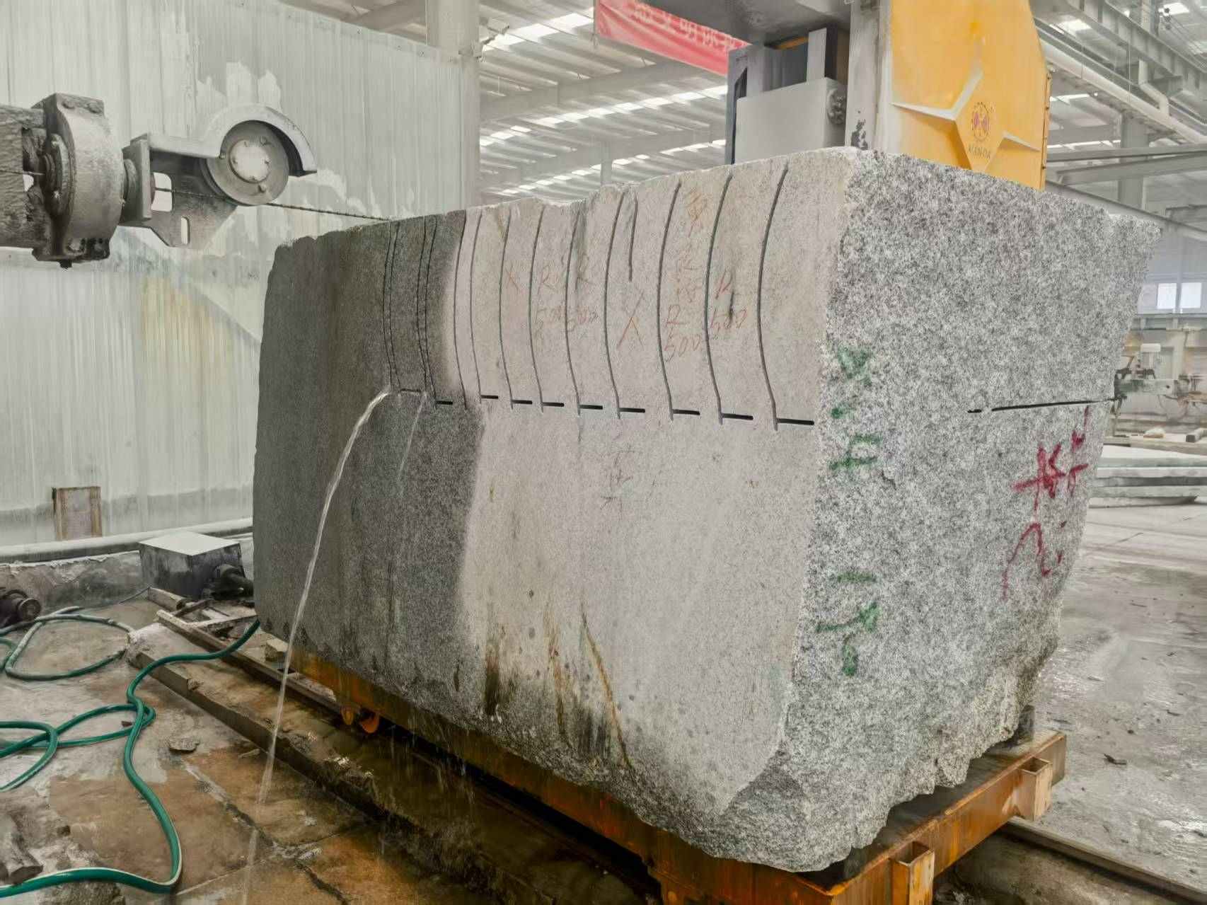 乌兰察布 602，大花芙蓉白，绳锯加工弧形路沿石