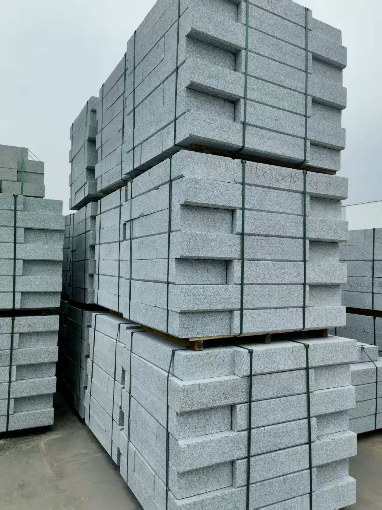 乌兰察布 路沿石，板板正正的路沿石