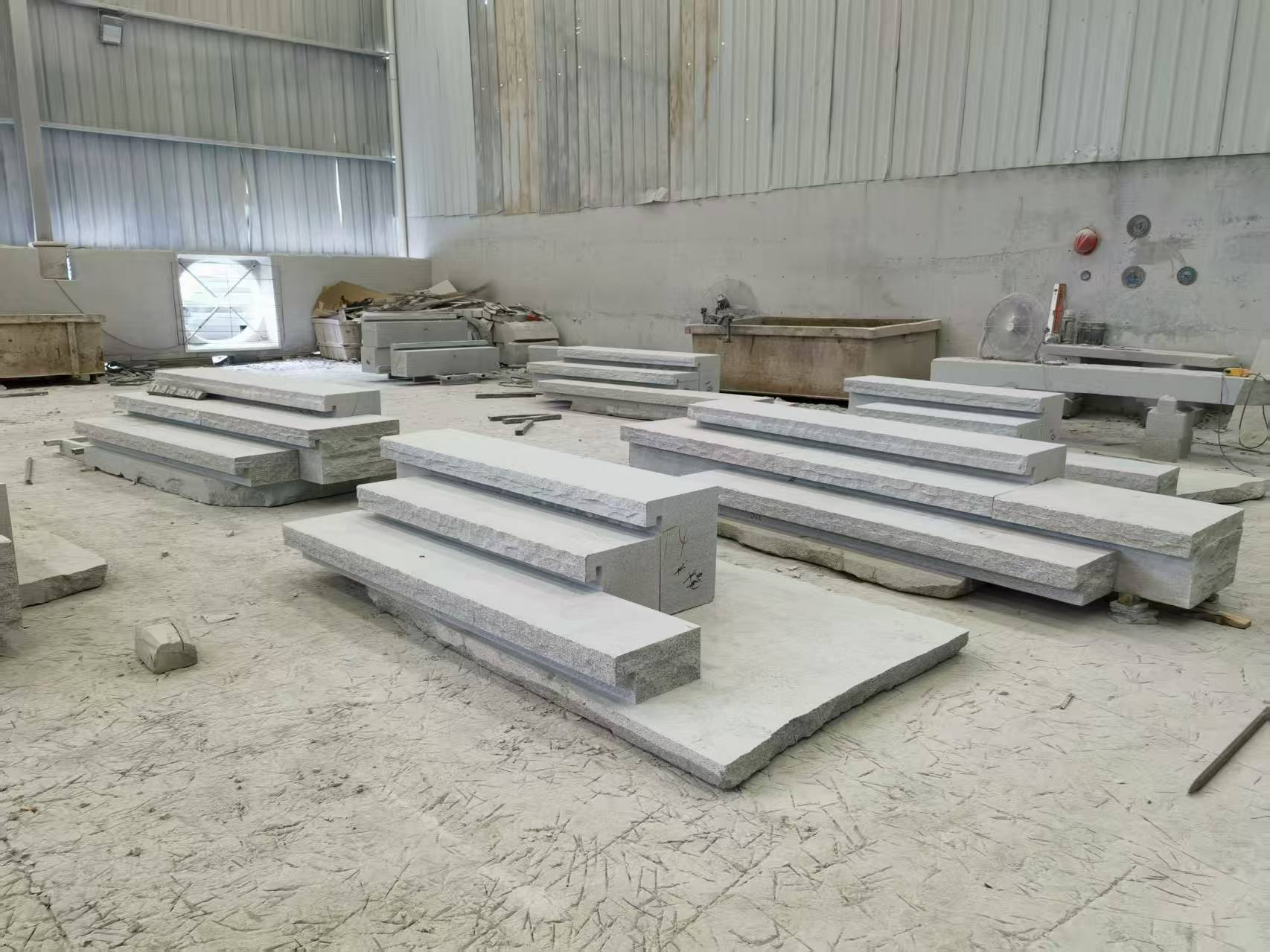 乌兰察布 整石台阶（大面火烧+侧面自然面），出货前厂内拼装