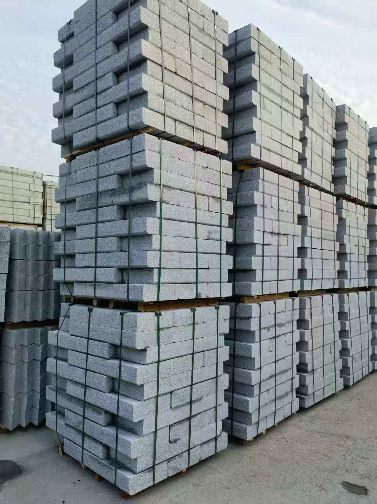 乌兰察布 路沿石（路侧石），颜色一致，尺寸标准