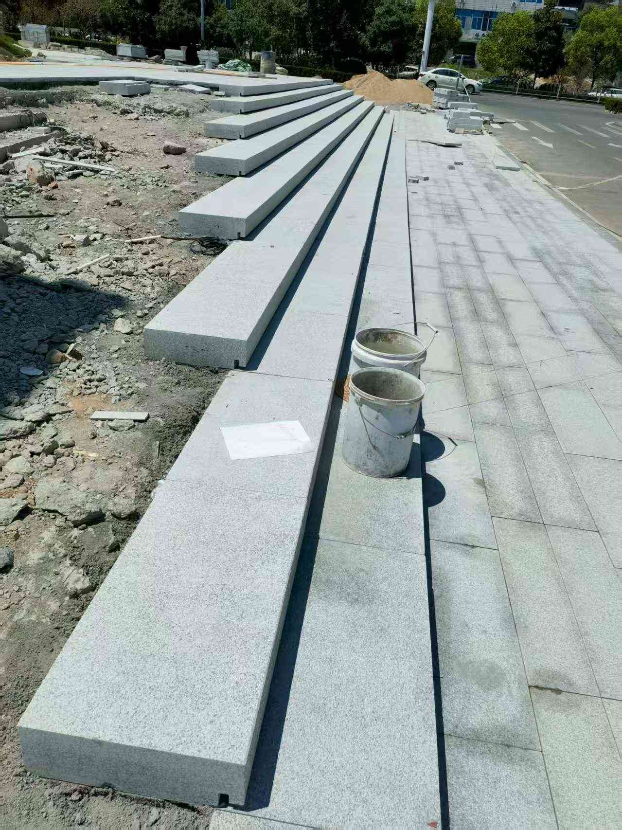 乌兰察布 芝麻白整石台阶，施工现场