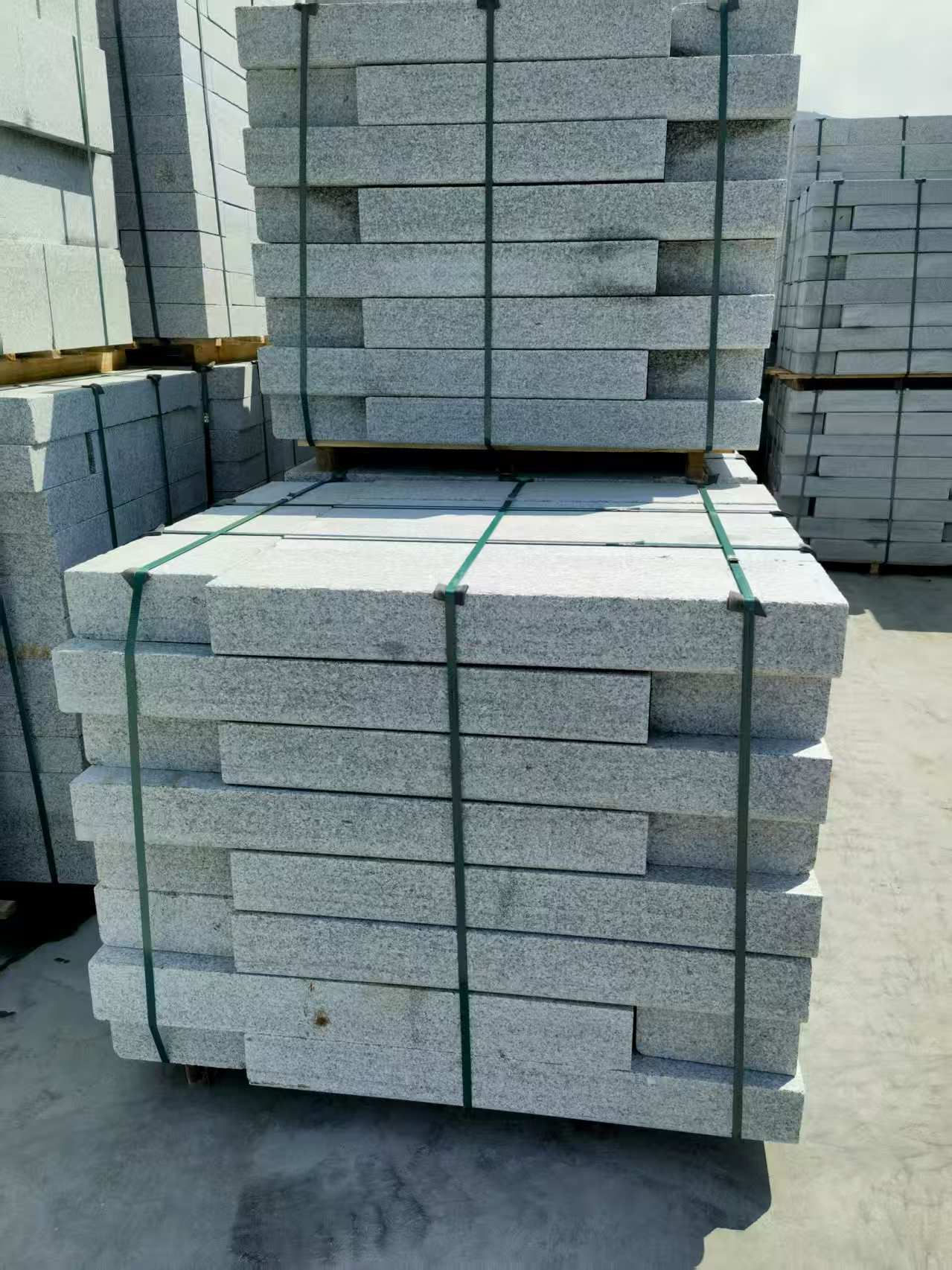 乌兰察布 芙蓉白花岗岩路沿石、平石尺寸标准，色泽均匀