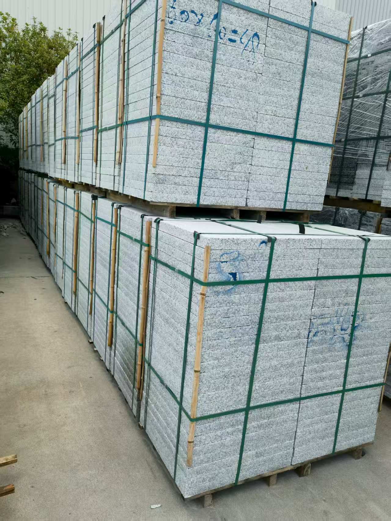 乌兰察布 大花芙蓉白火烧成品，市政园林广场地铺石