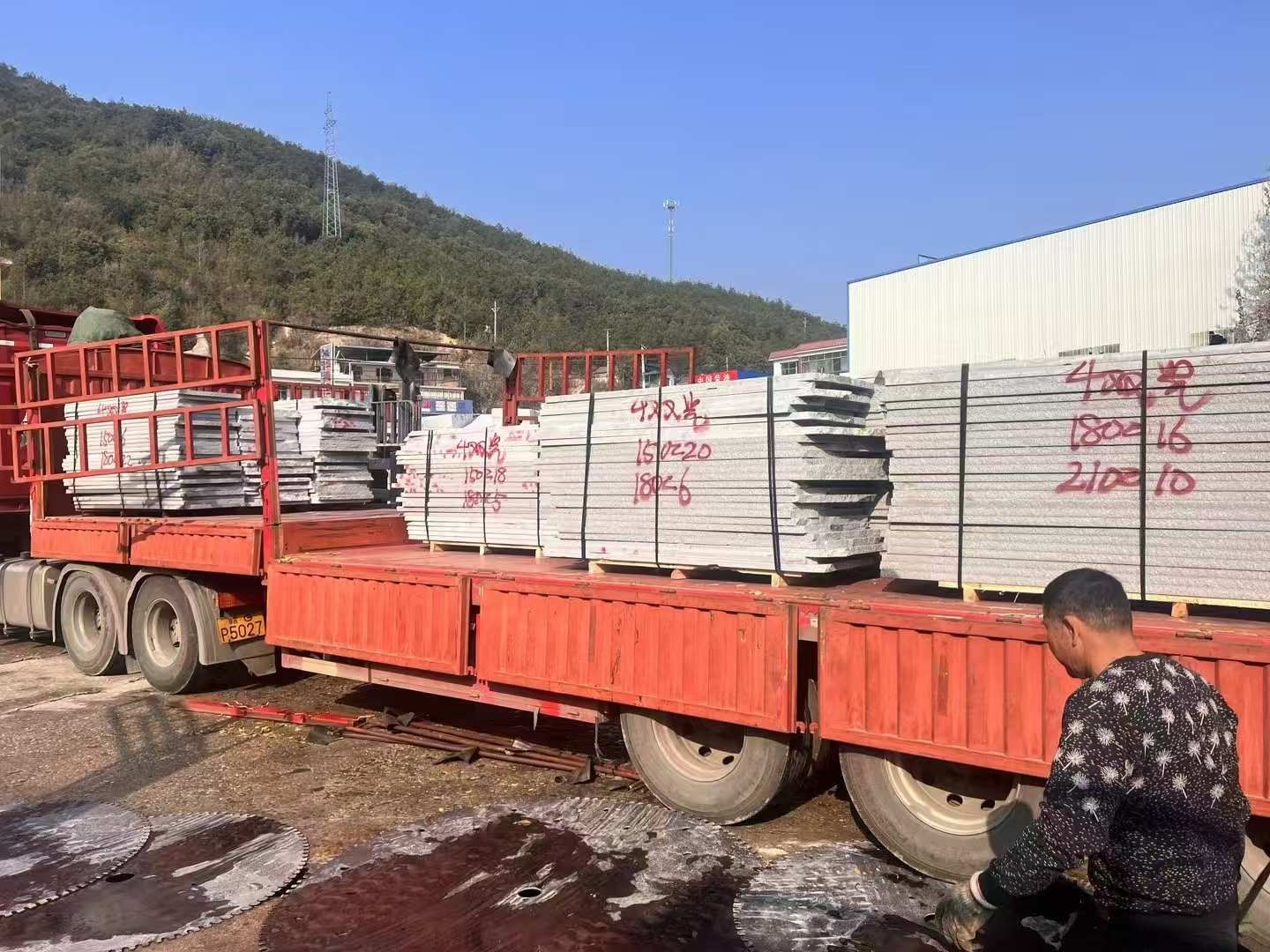 乌兰察布 芝麻灰花岗岩光面毛板出货日常