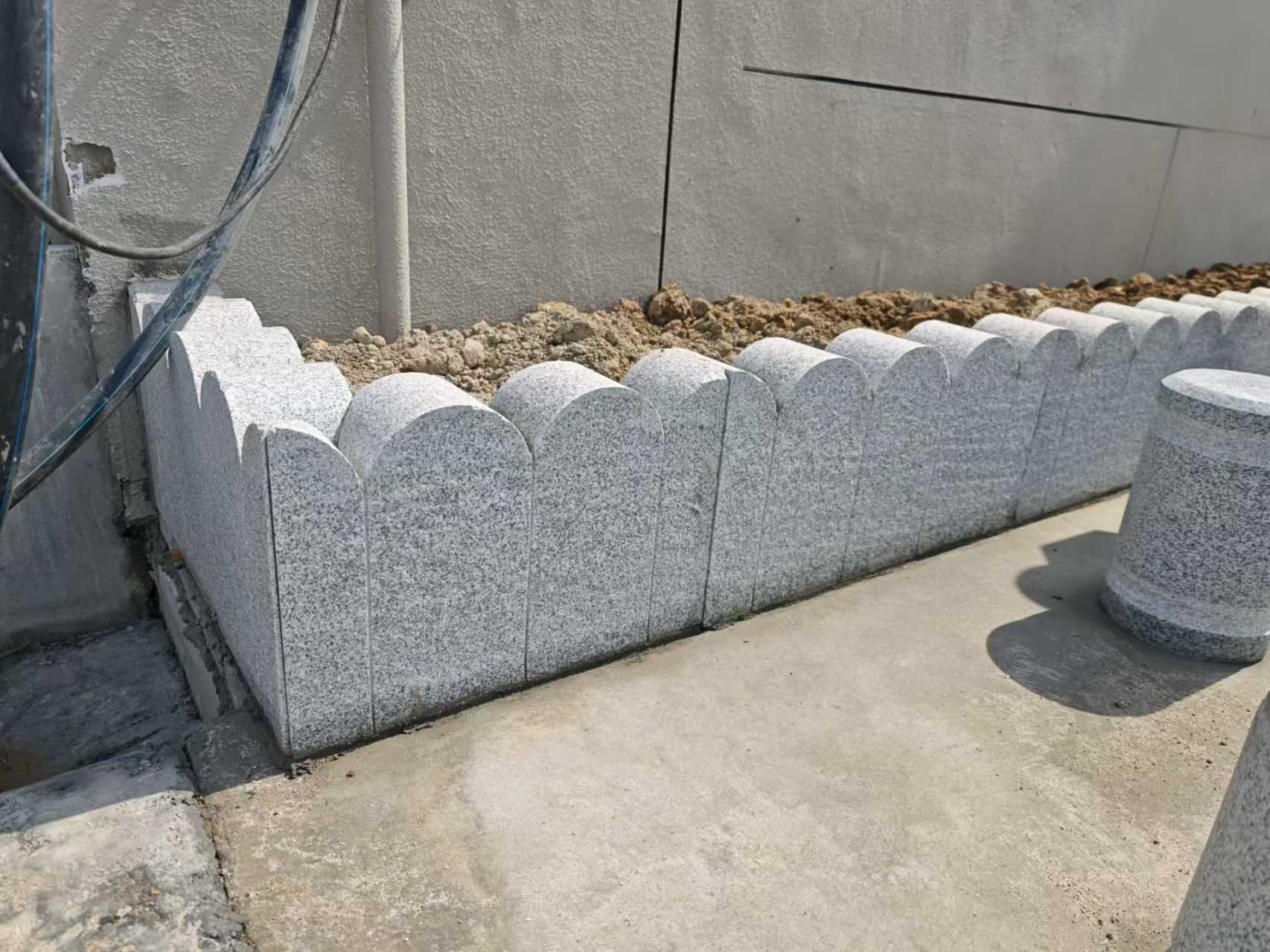 乌兰察布 芝麻白花岗岩花边石铺装效果图