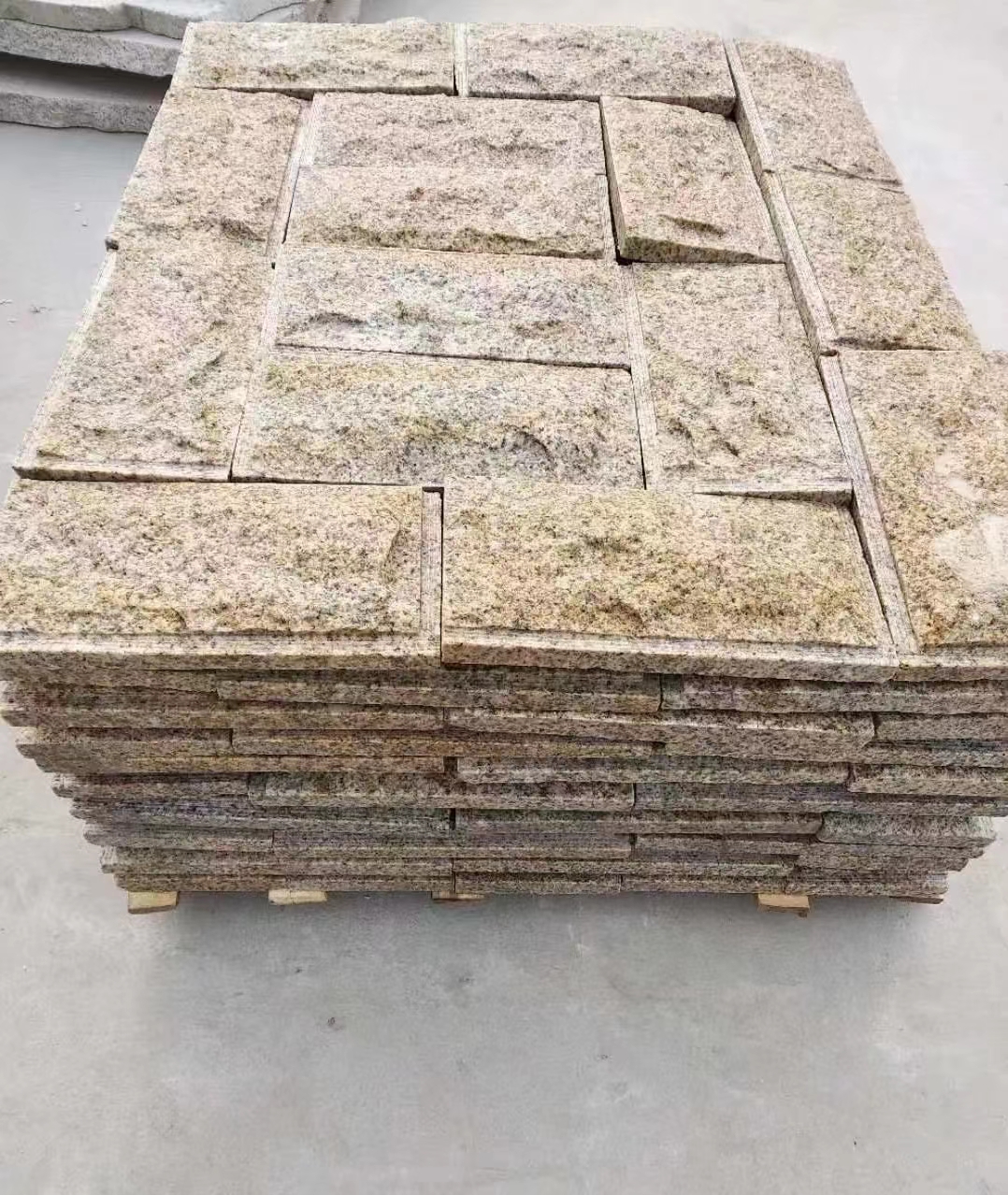 乌兰察布黄锈石蘑菇石